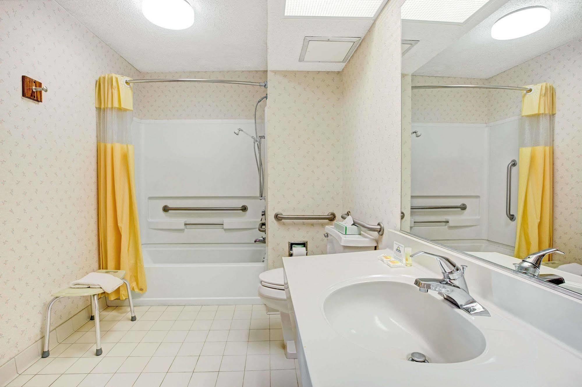 Days Inn Lake Norman كورنيليوس المظهر الخارجي الصورة