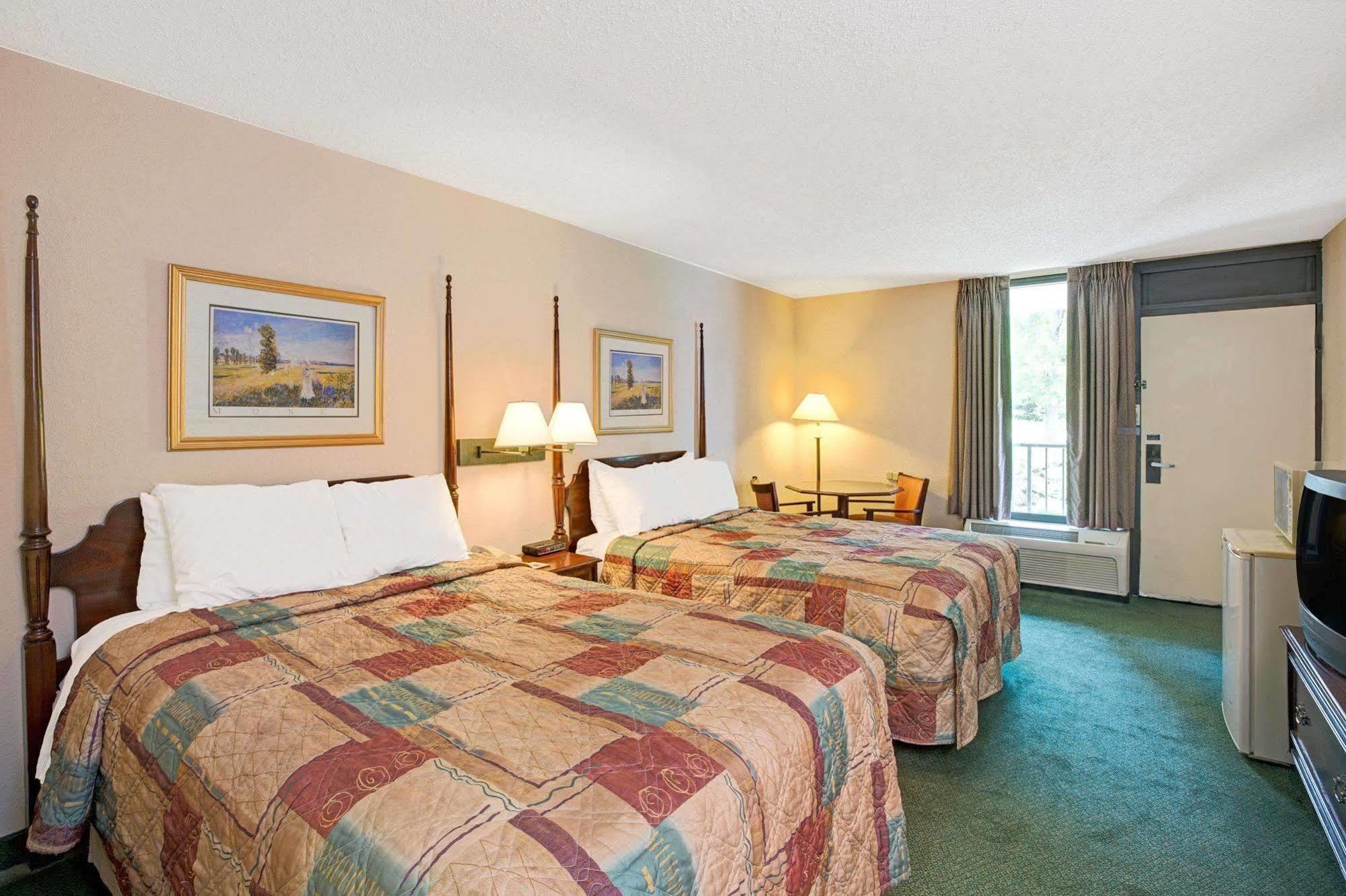 Days Inn Lake Norman كورنيليوس المظهر الخارجي الصورة